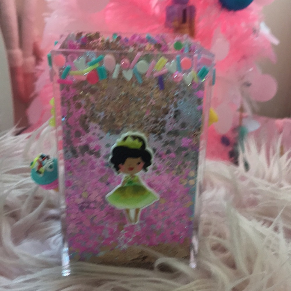 Kawaii makeup brush holder